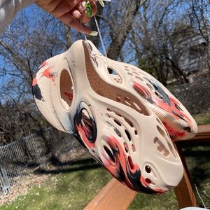 Unisex Foam Runner Shoe